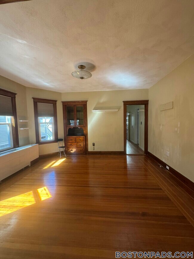 Building Photo - 46 Bromfield Rd