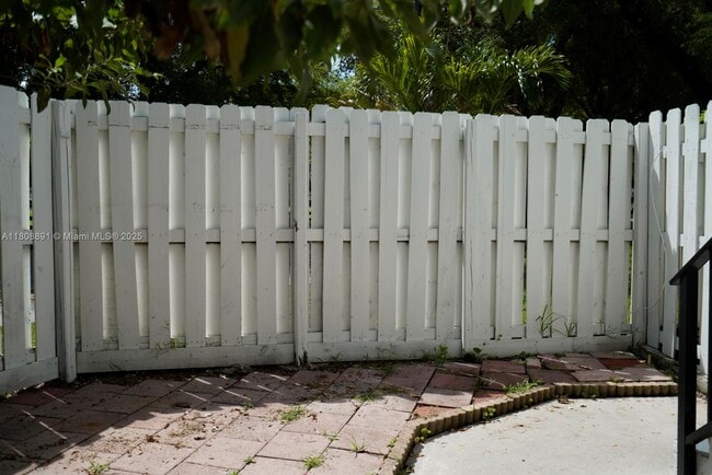 Building Photo - 15402 SW 85th Terrace