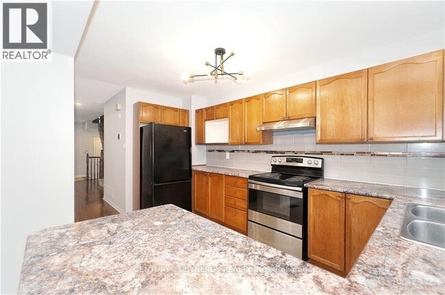 Building Photo - 92 Havenhurst Crescent