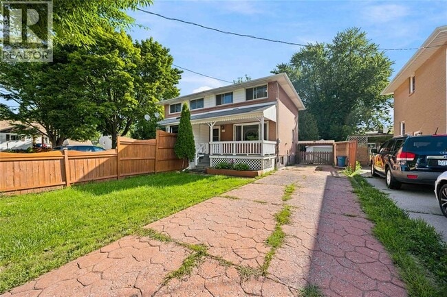 Building Photo - 690 Kember Ave