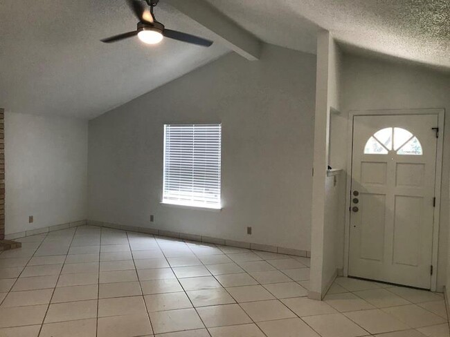 Building Photo - 11914 Swan Dr