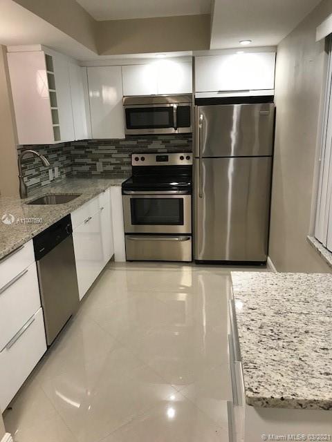 Foto del edificio - 3200 N Palm Aire Dr
