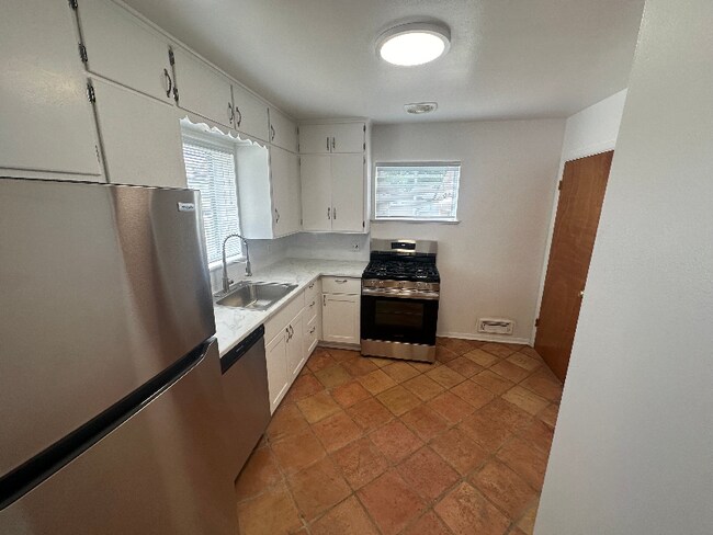 Building Photo - 1615 S Wolff St