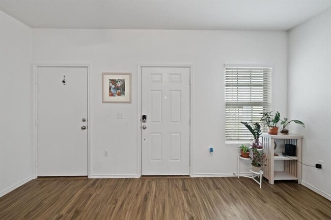 Foto del edificio - 7116 Spirit Hill Rd