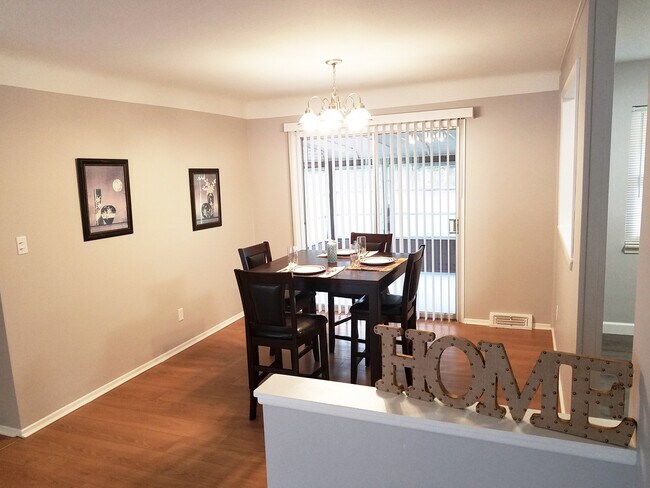 Building Photo - 3 Bed - 1.5 Bath Ranch for Rent in Richmond Heights!