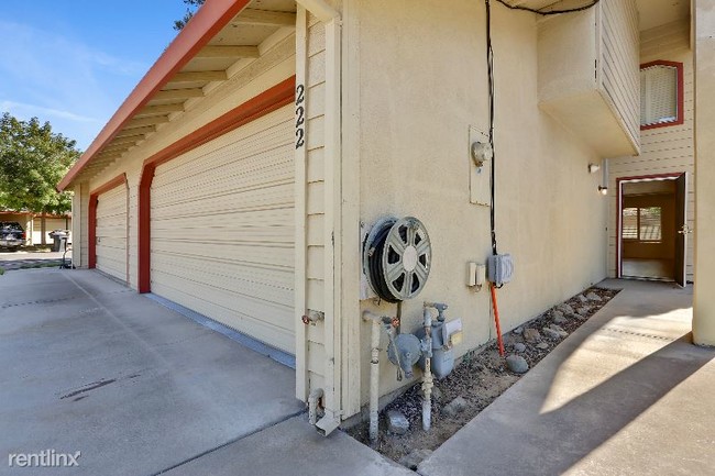 Building Photo - 3 br, 2.5 bath Townhome - 222 Tiffany Circle