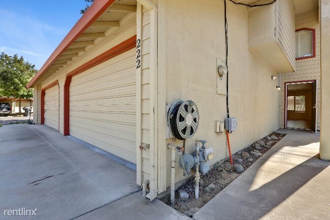 Foto del edificio - 3 br, 2.5 bath Townhome - 222 Tiffany Circle