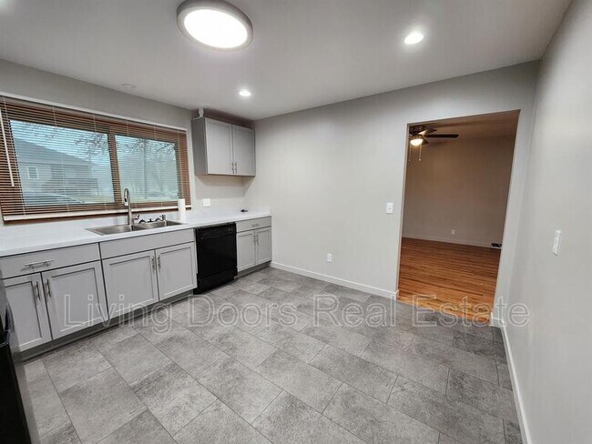 Foto del edificio - 4241 S 39th St