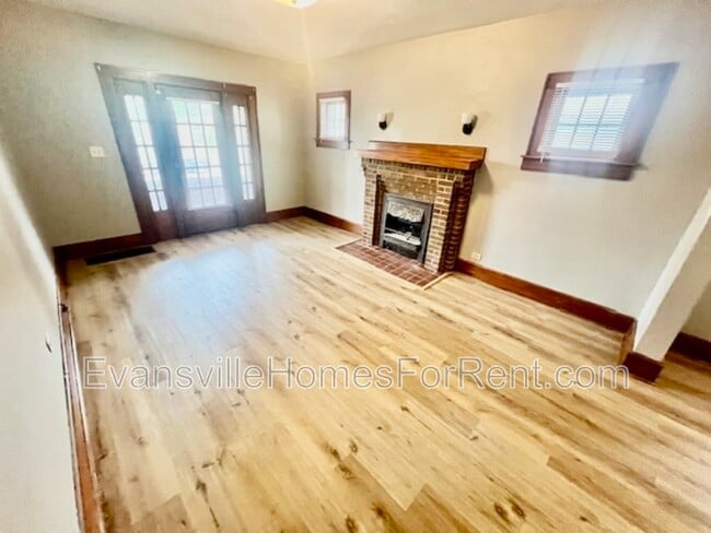 Building Photo - 521 E Broadway St