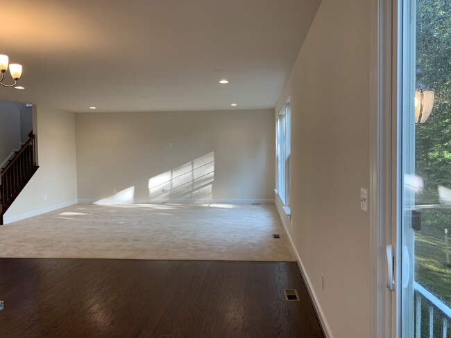 living and dining area (open concept) - 8106 Skystone Loop