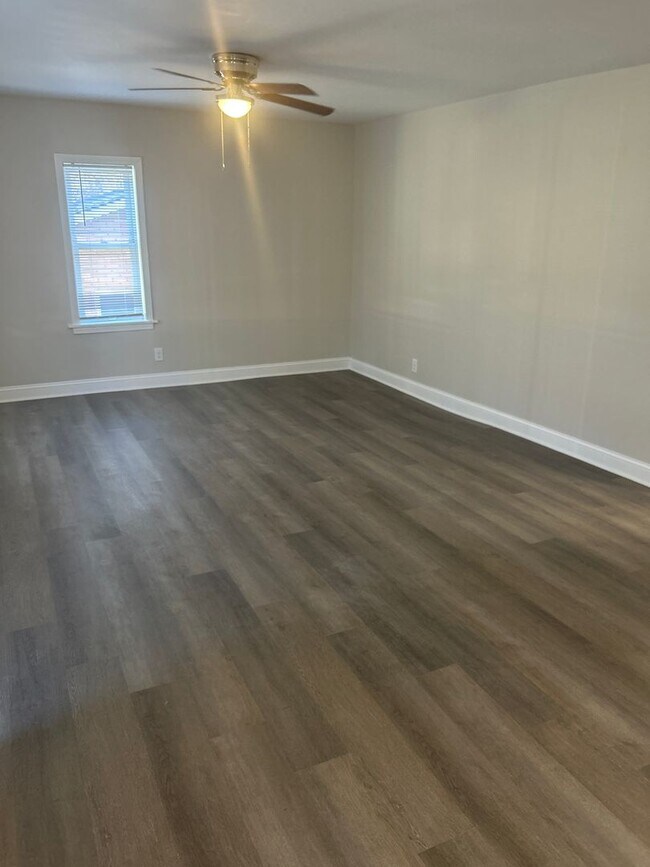 Building Photo - 1656 NE 22nd St