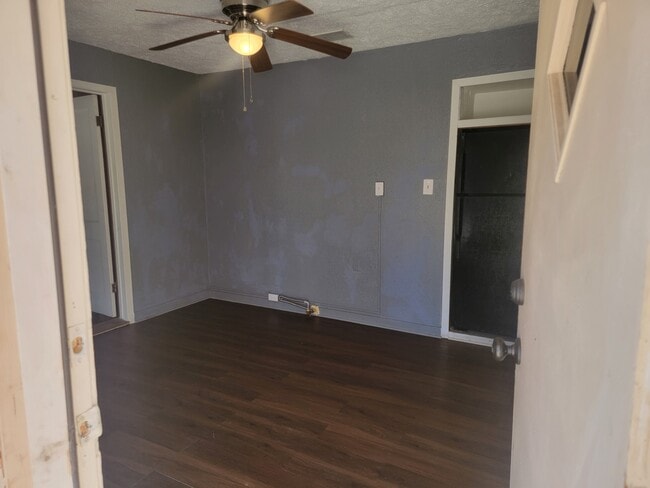 Looking into living room from door - 418 N Coulter Dr Apartments
