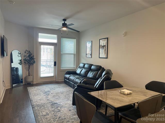 Foto del edificio - 419 E 36th St