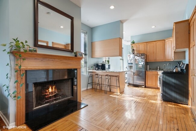 Fireplace & Dining - 1908 N Bissell St