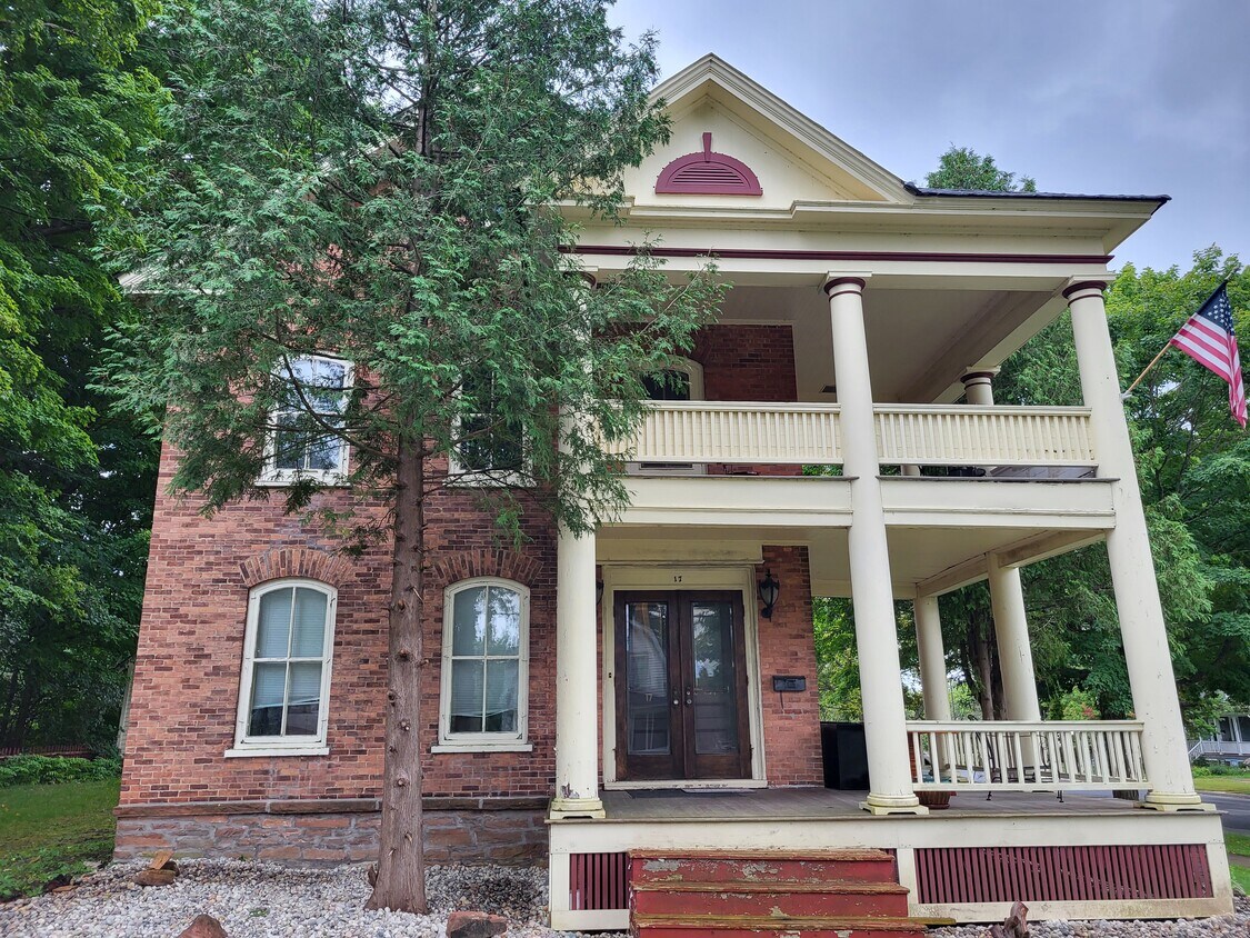Foto principal - 17 Pleasant St