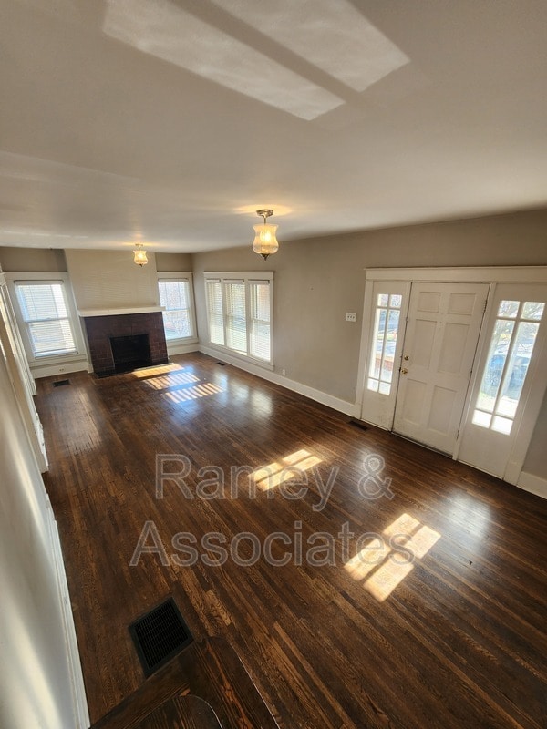 Foto del edificio - 2029 Baringer Ave