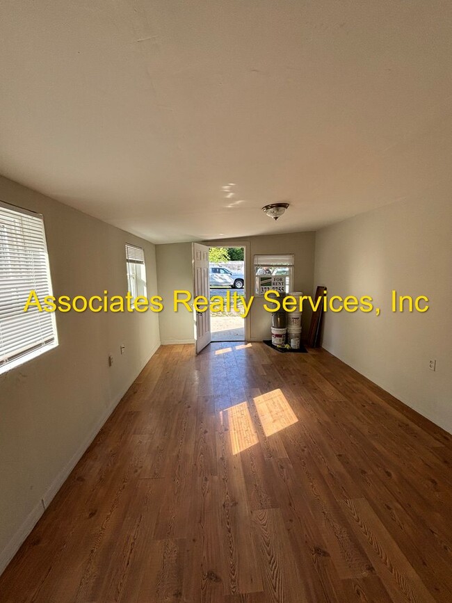 Building Photo - Roberts- Seola Williamsons-  MR82