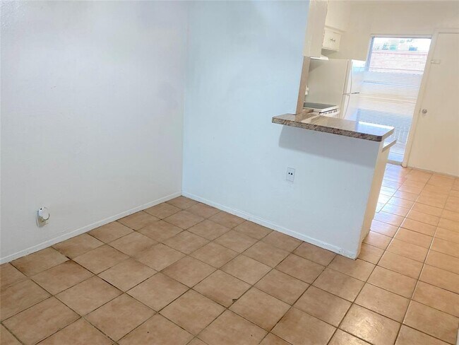 Building Photo - 1220 Shadowdale Dr