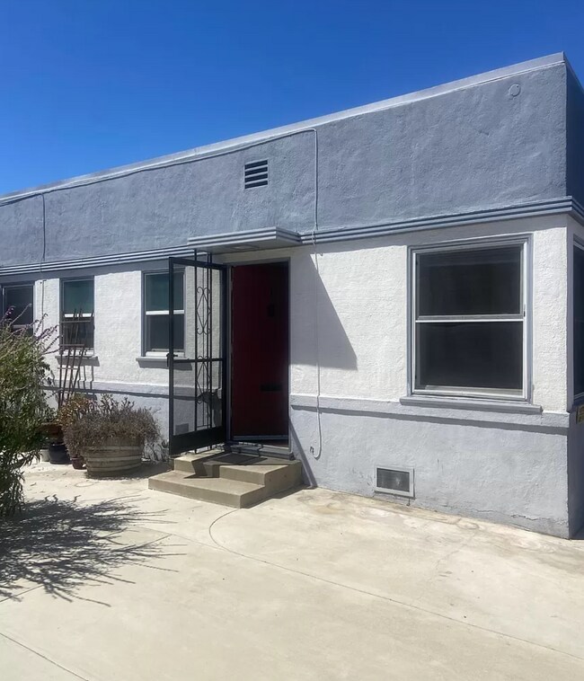 Building Photo - 2616 Santa Monica Blvd