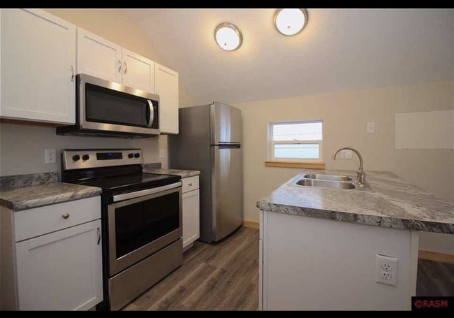 Photo - 118 Van Brunt St Apartments