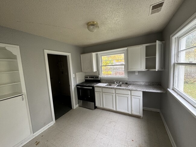 Photo - 2428 N Kitley Ave House