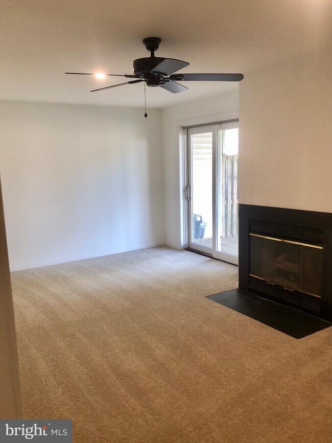 Foto del edificio - 771 Cherry Tree Ln