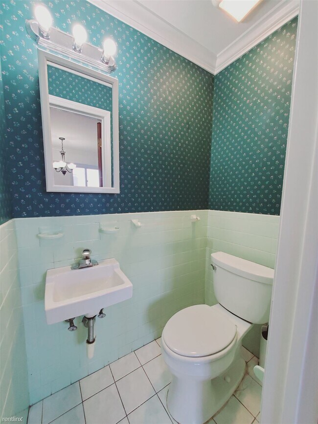 Building Photo - 2 br, 1.5 bath Townhome - 54 Whitmore Ln A...