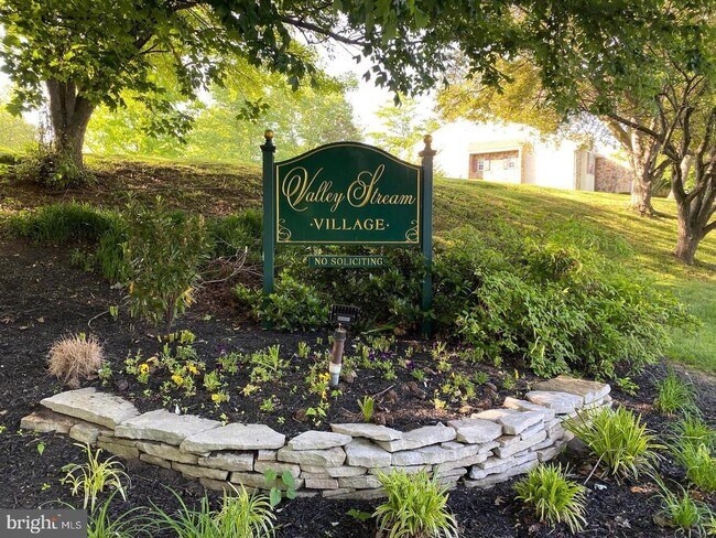 Foto del edificio - 294 Valley Stream Ln