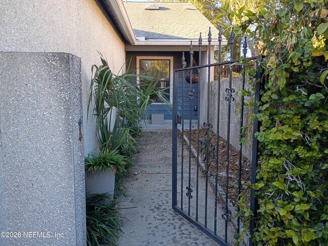 Foto del edificio - 5561 Mariners Cove Dr