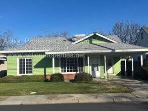 Building Photo - 1037 Shearer St