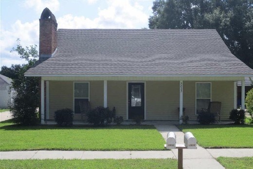 Primary Photo - Country Manor Home For Rent
