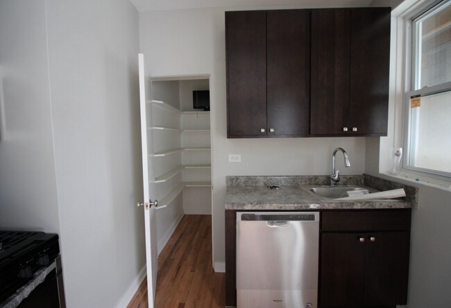 Despensa - 4324 N Bernard St