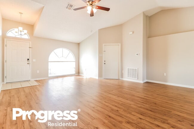 Building Photo - 38926 Carr Dr