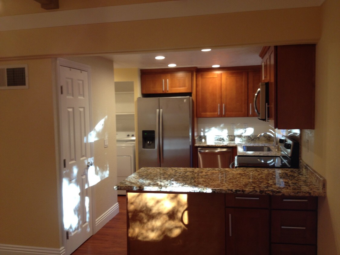 Foto principal - 532 Tyrella Ave