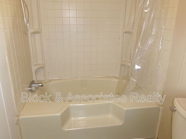 Foto del edificio - 6991-A Spencer Dixon Rd