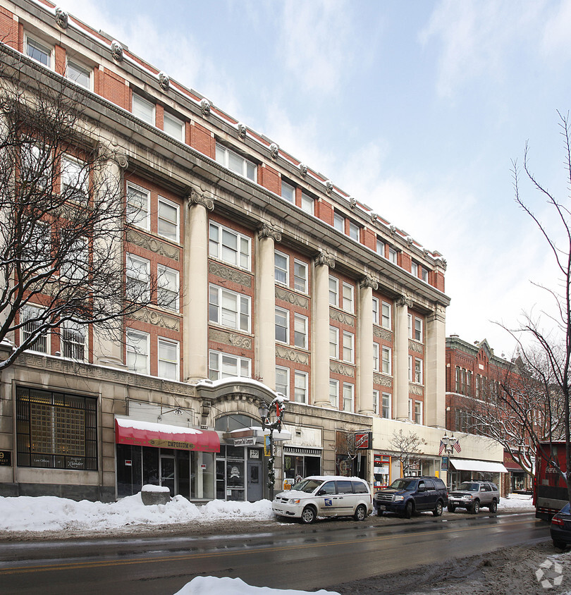 Building Photo - 195-205 Main St