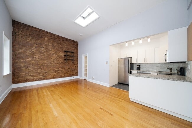 Building Photo - 309 1st St