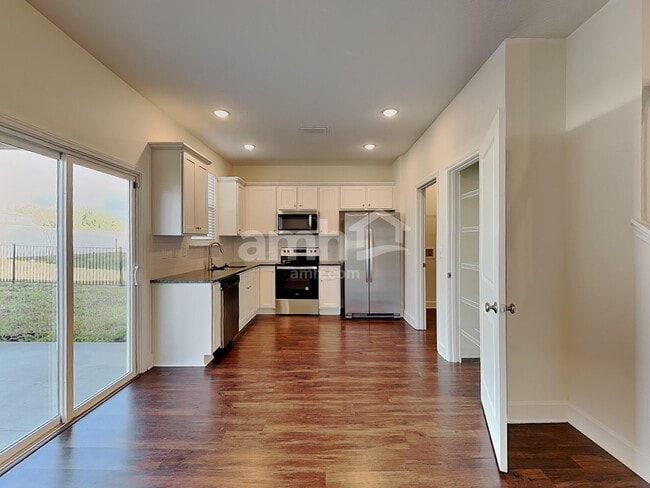 Building Photo - 1010 Tan Tara Trl