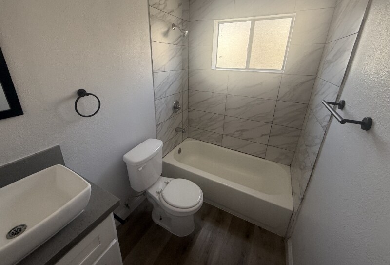 Foto principal - 8464 Avalon Blvd