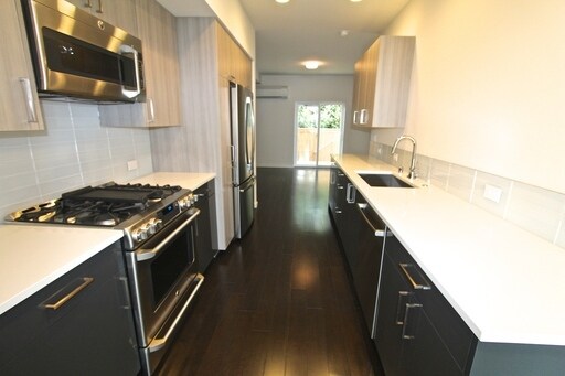 Foto del edificio - Open House Saturday! Stunning Modern Crown Hill Townhouse!