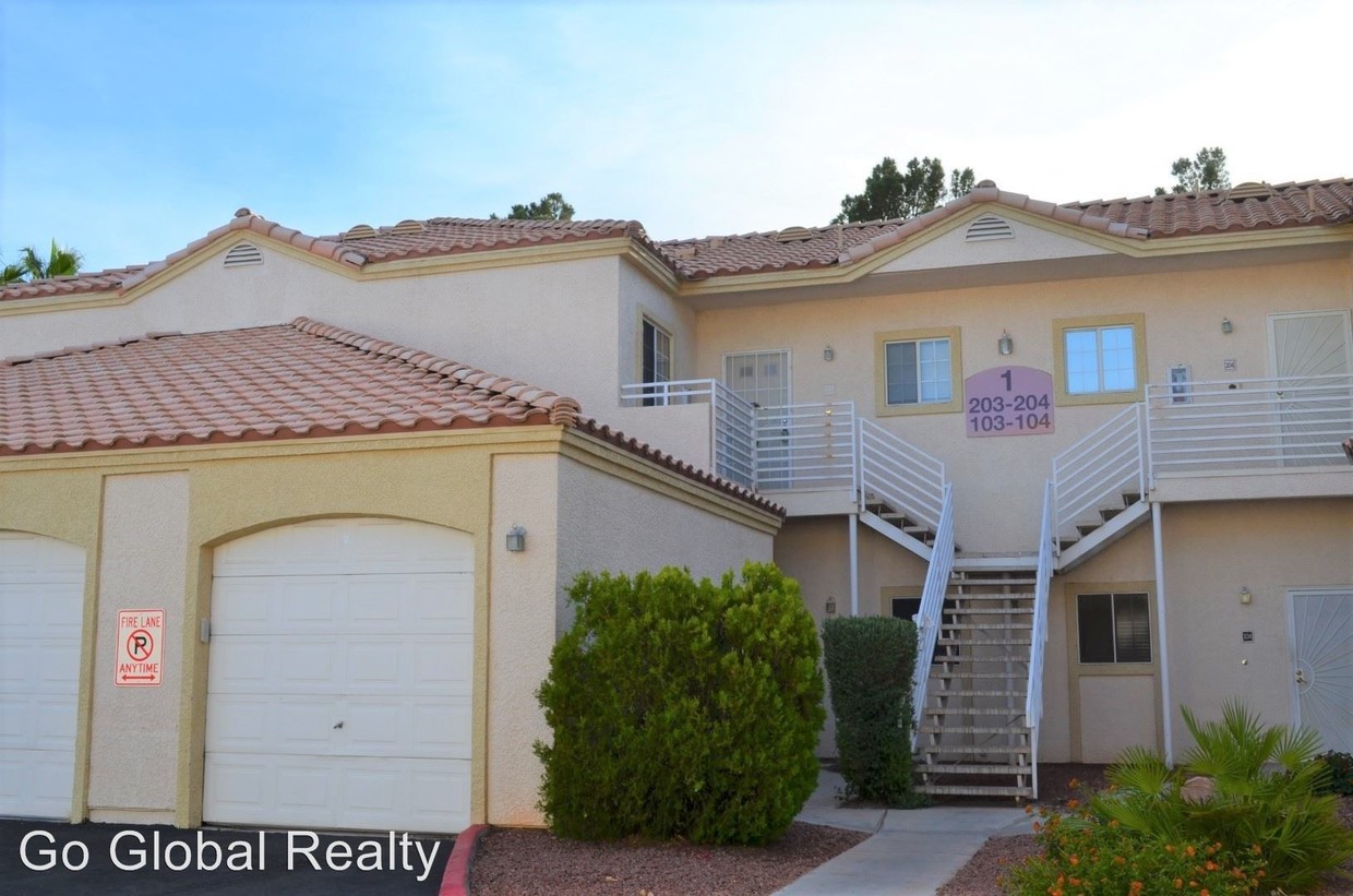 Primary Photo - 1900 N Torrey Pines Dr