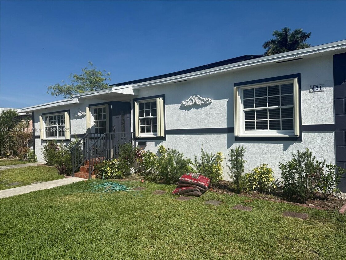 Foto principal - 421 NW 148th St