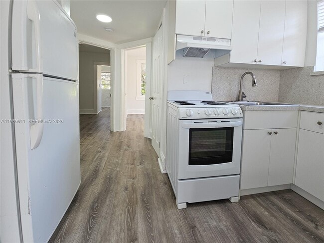 Building Photo - 2007 SW 10th St