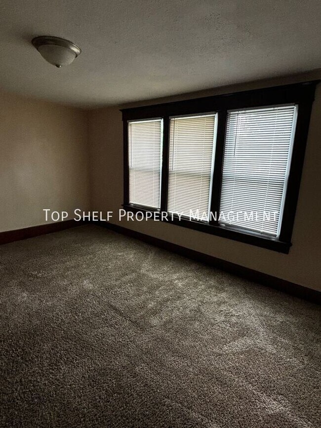 Foto del edificio - 1555 E Court Ave