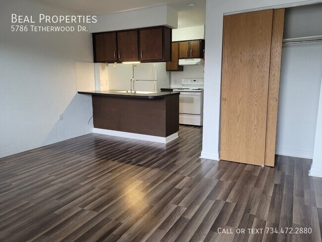 Building Photo - 5786 Tetherwood Dr