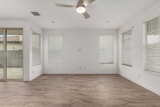 Foto del edificio - Beautiful home in Eastmark with 3 bedrooms...