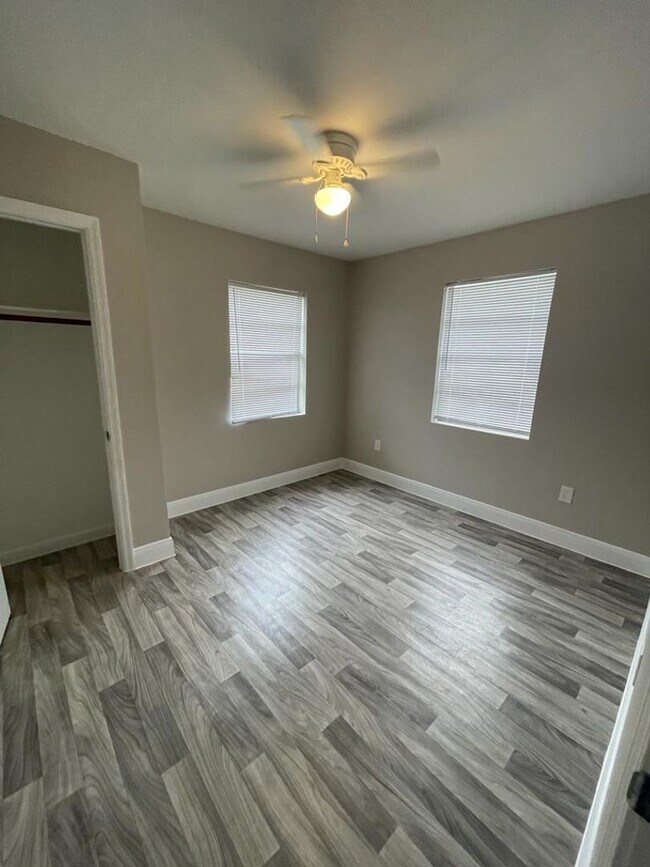 Foto del edificio - 1309 Roberts St