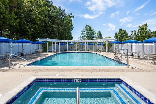 Outdoor Pool & Spa - The Preserve at Walpole