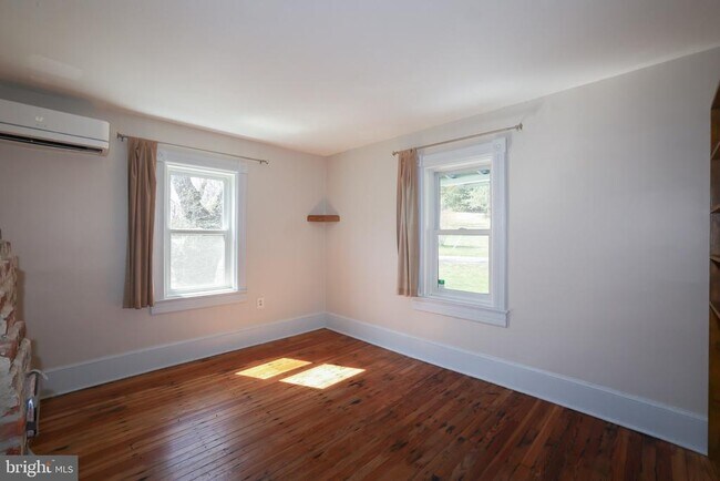 Foto del edificio - 24060 New Mountain Rd