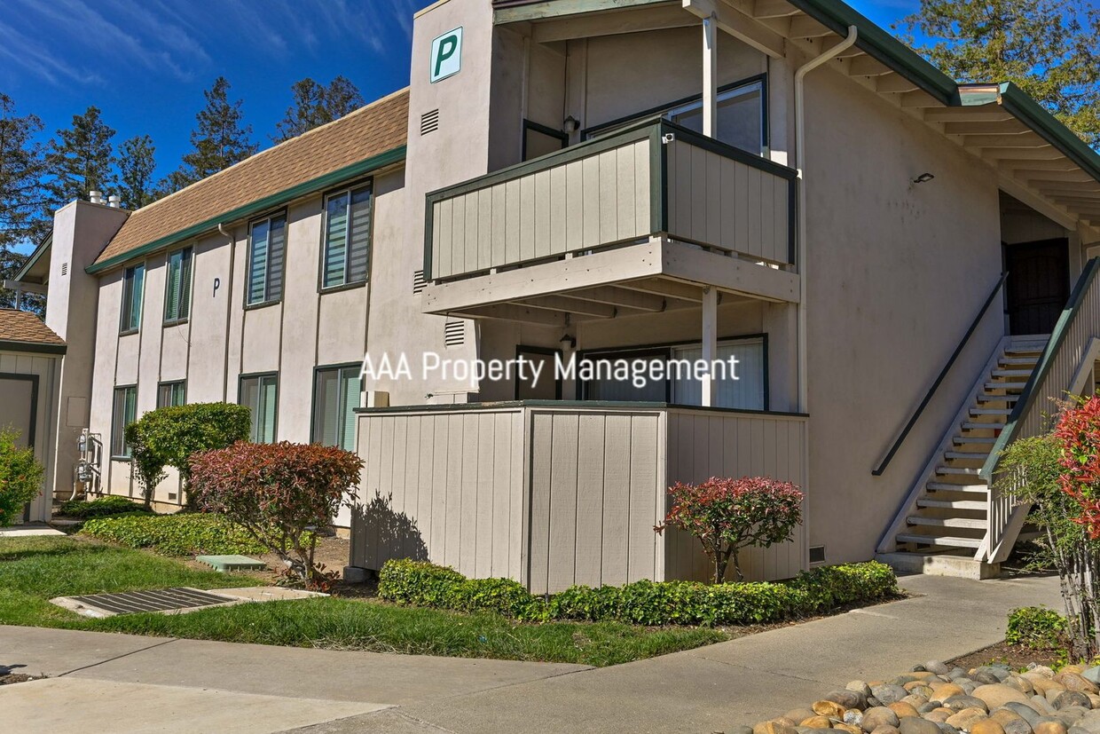 Foto principal - Concord Beautiful 2 bedroom 1 bath condo! ...